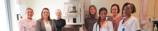 l'équipe de la Clinique du sein et son nouveau mammographe à la Clinique Saint-Jean à Bruxelles